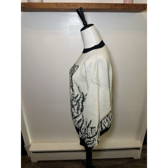 Fortune Knits Sweater Vintage 80s Style White Black Tiger Women’s Unique Size M - Picture 6 of 9